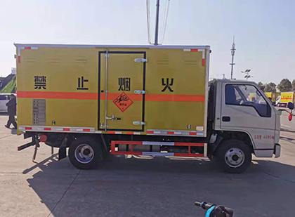 郧阳爆破器材运输车技术升级与安全合规新趋势
